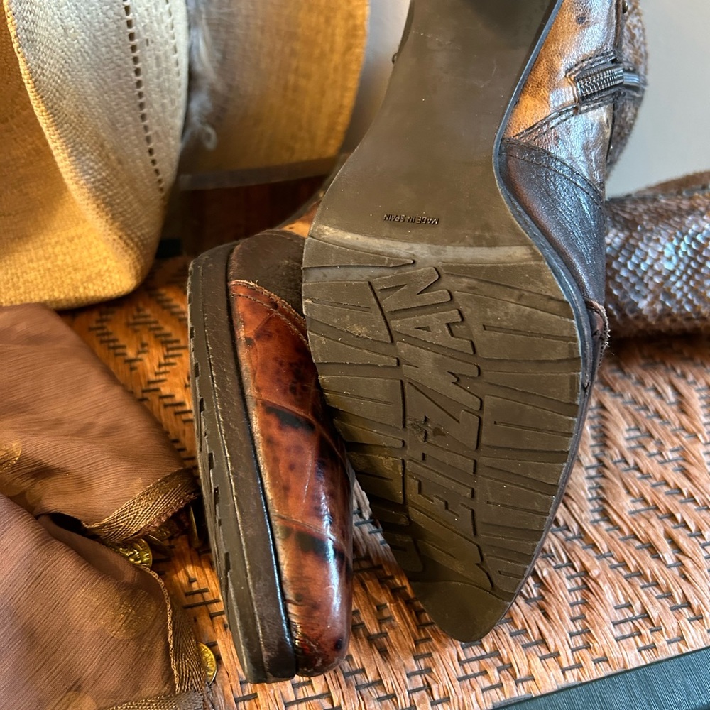 Stuart Weitzman Boot 8m - image 1